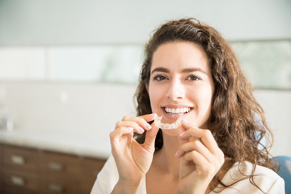 Invisible Orthodontics in 2025: Clear Aligners vs. Traditional Braces Explained Clinically